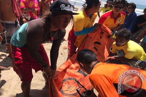 Sar Evakuasi Wisatawan Jateng Terseret Arus Di Pantai Kuta Antara