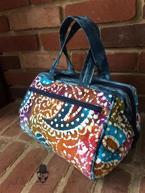Pin By On The Mend On Emmaline Luxie Lunch Bag Emmaline Bags Bags