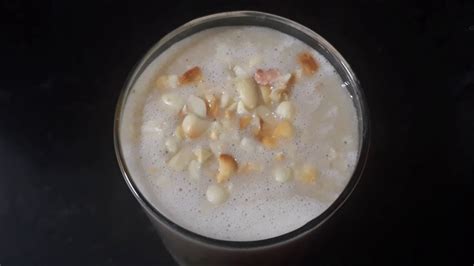 1/2 cup white oats, 2 bananas, 3 dates, 2 tbsp peanut butter, 3 cups milk, 1/2 tsp vanilla extract, 1 tsp coconut flakes, 10 almond nuts. Breakfast Recipe For Weight Loss || Banana Oats Smoothie ...