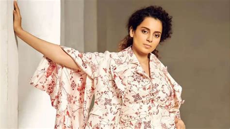 Reportedly, the two soon fell in love and were in a relationship, despite the huge age difference of 20 years, and the fact that aditya was a married man with children. Kangana Ranaut Age, Sister, Image, Latest News, Net Worth ...
