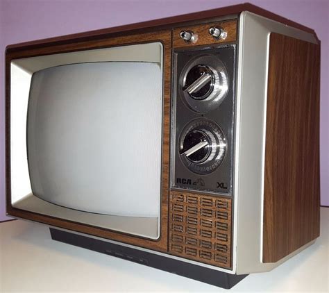 Rca Vintage Television Set 13 Inch Color Tv 1982 Retro Walnut Cabinet Television Set And