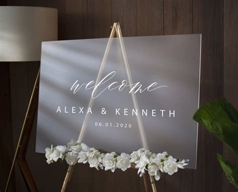 Frosted Acrylic Welcome Sign In 2021 Wedding Welcome Signs Wedding