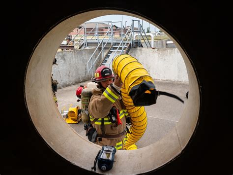Dvids Images The 914th Fire Emergency Services Conducts Confined