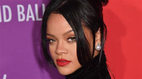 Rihanna Becomes A Billionaire Thanks To Fenty Beauty Line Au