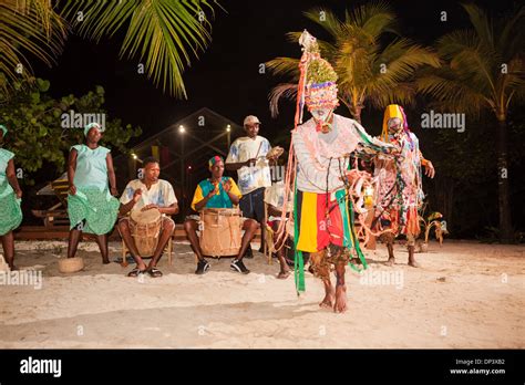Realizar La Danza Tradicional Garífuna Música Garífuna Y El Baile Son