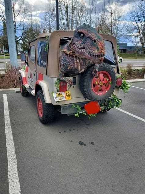 The Ultimate Jurassic Park Jeep Rgtage
