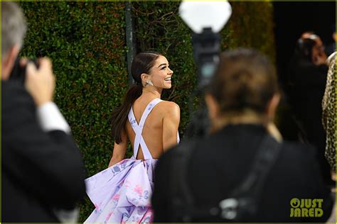 sarah hyland brings springtime feels to sag awards 2020 photo 1283924 photo gallery just