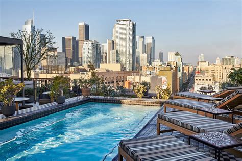 Hotel With Pool In Los Angeles