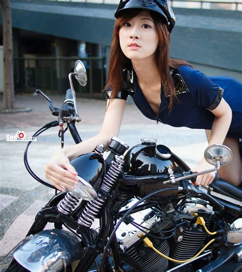 Taiwan Goddess Lin Mojing Harley Policewoman And Flight Attendant Share Erotic Asian Girl