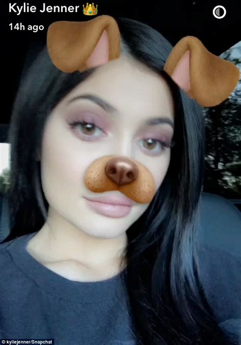 Kylie Jenner Shows Off Bling In String Of Car Snapchats Daily Mail Online