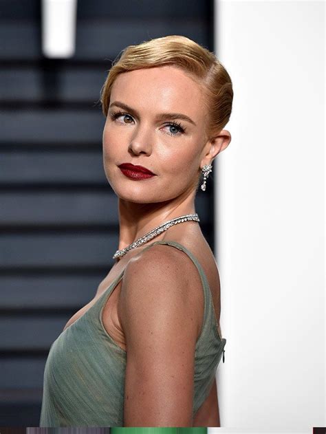 Kate Bosworth At The 2017 Vanity Fair Oscar Party Finger