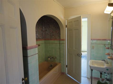 Colonial Revival Bungalow Bathroom Bungalow Bathroom Bathtub Alcove