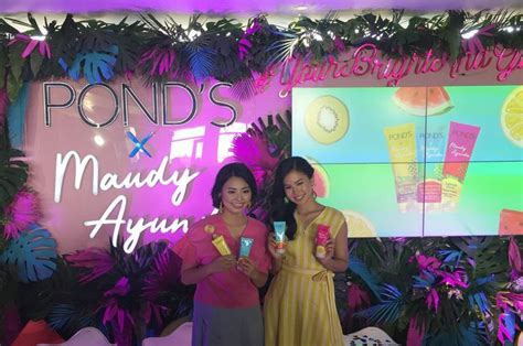 Warganet lantas menuliskan harapannya agar maudy terus mengenakan hijab. Ponds x Maudy Ayunda Luncurkan Skincare dengan Kemasan ...