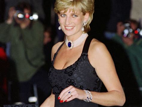 Why princess diana's engagement ring was so controversial at the time. Why Princess Diana's Sapphire Ring Was Controversial ...