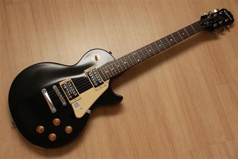 The fingerboard also sports dot inlays instead of the les paul's trapezoid inlays.1. Epiphone Les Paul 100 Ebony