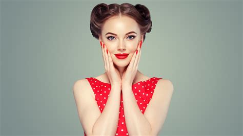 Download Wallpaper 2560x1440 Red Lips Makeup Smile Woman Model Dual