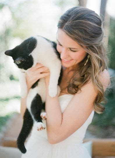 Cute Wedding Cat Photo Idea Bride And Her Cat Mayhar Design Hug