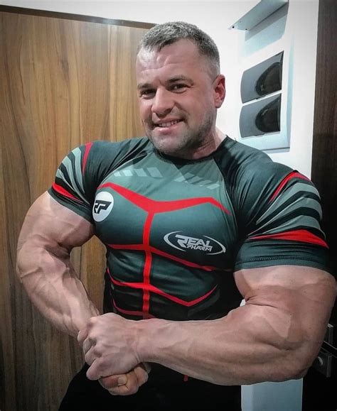 Pin By Mt On Big Arms Senior Bodybuilders Muscle Men Mens Tops