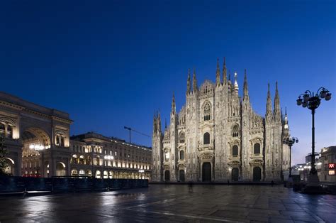 The Duomo lights up in splendour - Duomo di Milano OFFICIAL SITE