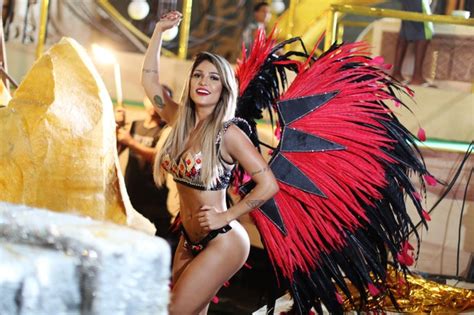 EGO Vice Miss Bumbum Camila Gomes exibe curvas em ensaio de carnaval notícias de Carnaval