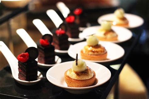 Dan saya beruntung menjadi salah satu undangan untuk. Mandarin Oriental Cake Shop