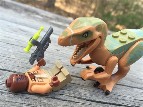Lego Jurassic World Raptor Escape Review Photos Bricks And Bloks