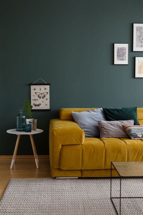 Grünes sofa bilder ideen couch. Die schönsten Ideen für die Wandfarbe im Wohnzimmer | Wandfarbe grün, Samt sofa und Wandfarbe ...