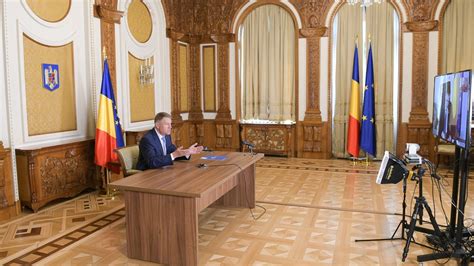 Klaus iohannis și soția lui, carmen, sunt căsătoriți de aproximativ 29 de ani. #StaiAcasă-Live- Declaratia Presedintelui Klaus Iohannis ...