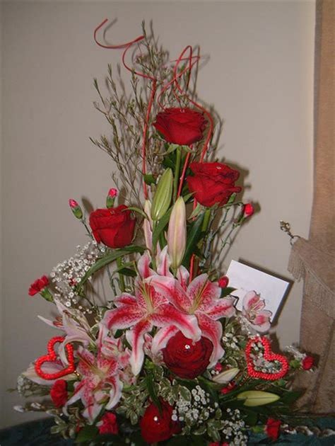 25 Beautiful Valentines Floral Arrangements For Valentines More