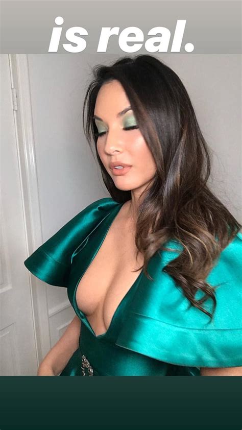 Olivia Munn Sexy Outfit From Beverly Hills Scandal Planet