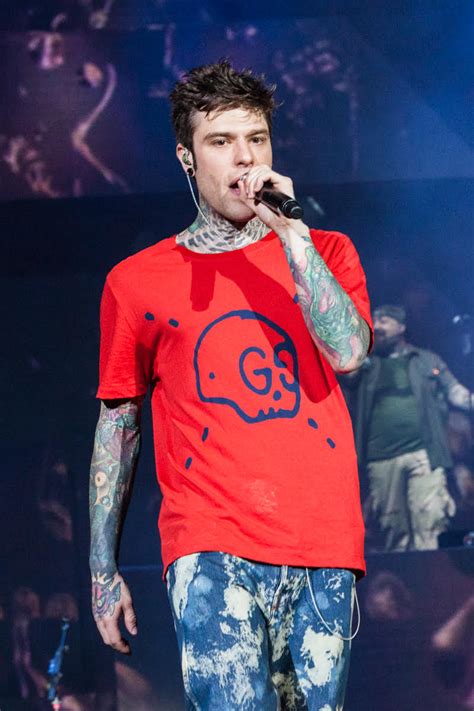 Fedez (nome d'arte di federico leonardo lucia) è nato a milano il 15 fedez è diventato anche produttore discografico: Fedez, look Gucci per il doppio concerto di Roma