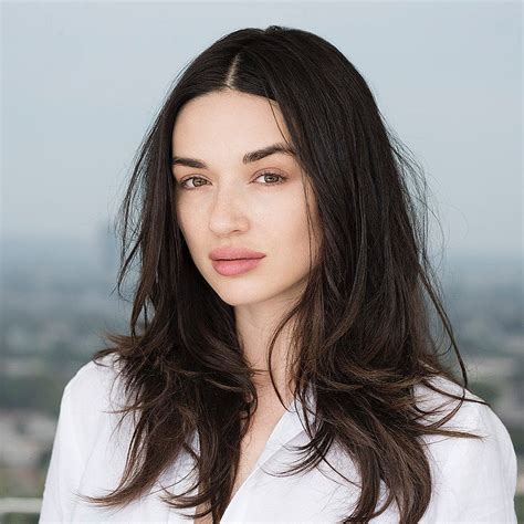 Celebrities Crystal Reed The Epitome Of Style Class And Talent