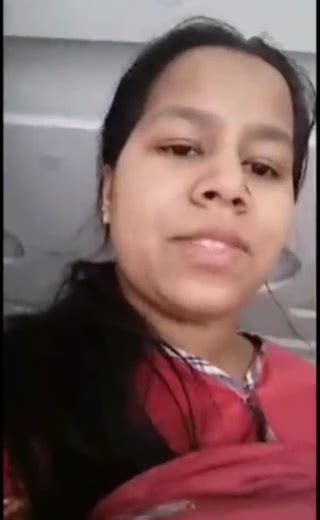 Bangladeshi Bhabhi Showing Her Shaved Pussy And Boobs