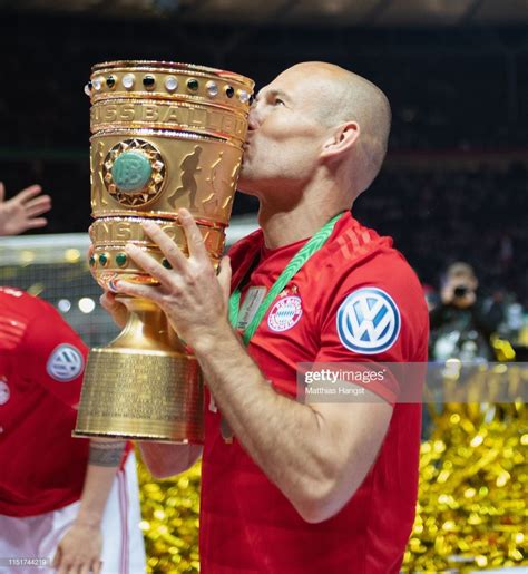 But there isn't just that. Dfb Pokal Trophy - 126 108 Dfb Pokal Photos And Premium ...