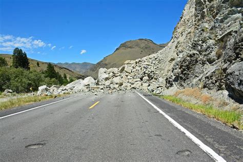 Us Highway 95 Blocked By Rock Slide Timeline To Reopening Unknown