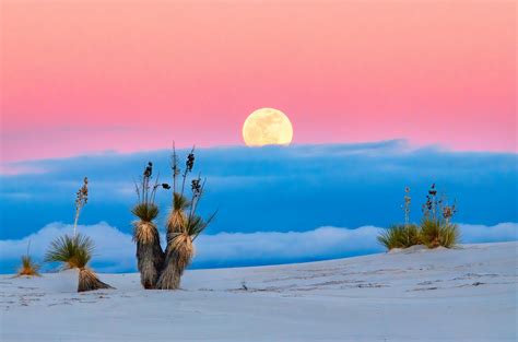 Inspired by the wallpaper rising of a planet by taenaron. Moonrise Wallpaper, HD Nature 4K Wallpapers, Images, Photos and Background