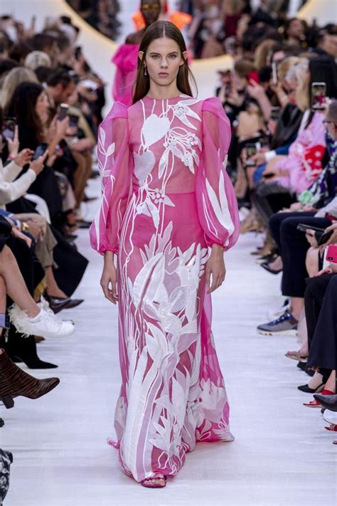 Défilé Valentino Printemps été 2020 Prêt à Porter Idées De Mode