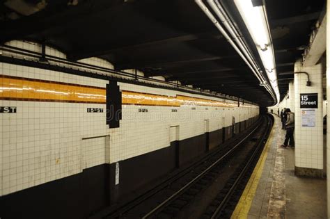 15th Street Underground Rail Station Picture Image 84950186