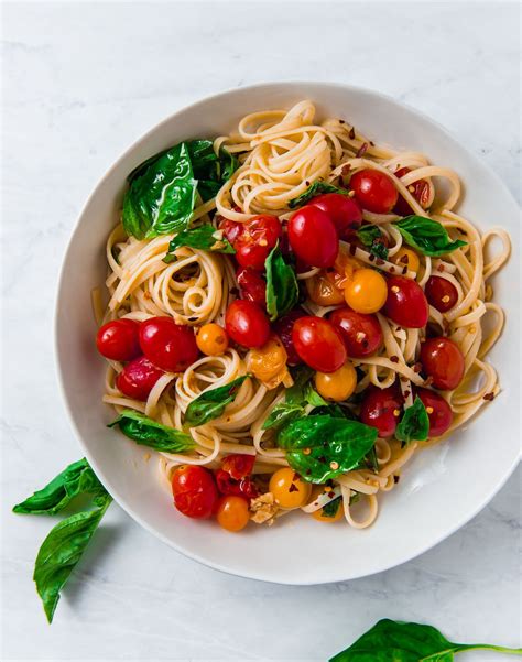Cherry Tomato Pasta With Garlic And Lots Of Basil The Little Ferraro