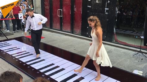 Gigantic Foot Piano Draws A Large Crowd As Couple Play Pink Panther