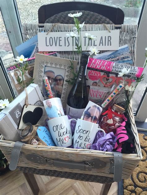 Best gift ideas of 2020. Engagement hamper | Engagement party gifts, Wedding gift ...