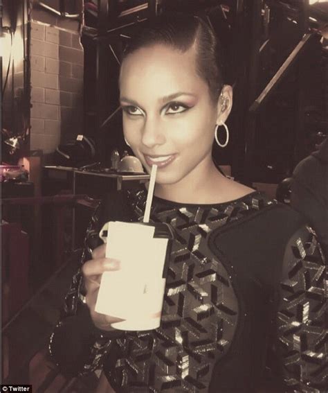 Alicia Keys Shows Off Her Toned Tummy As She Takes The Stage At The Nba