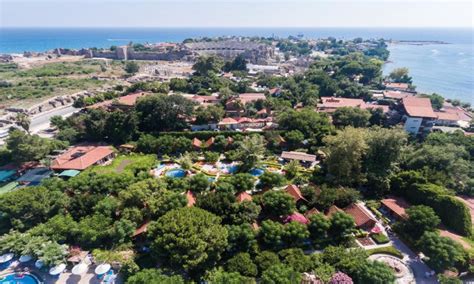 The city centre is also 1 km away. Can Garden Beach