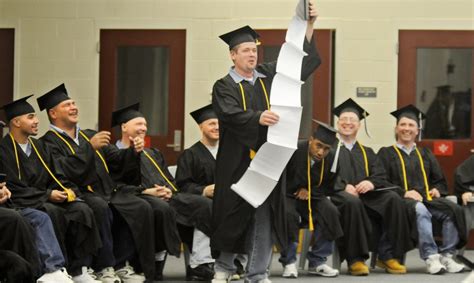 Maine Prison Inmates Receive Uma Degrees