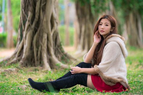 4k Asian Sitting Pose Glance Brown Haired Hd Wallpaper Rare Gallery