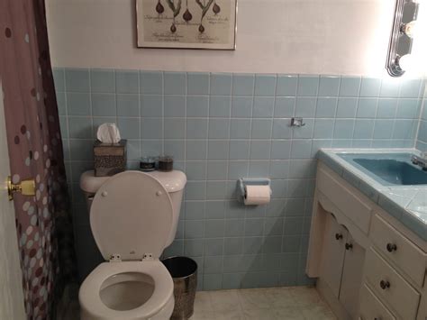 Two butterflies destined to fly together for eternity with their brilliant light blue and navy wingspan. 30 magnificent ideas and pictures of 1950s bathroom tiles ...