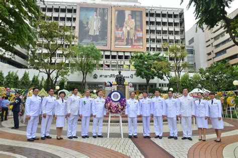 ฝ่ายการพยาบาล โรงพยาบาลศิริราช ตึก 84 ปี ชั้น 2 โรงพยาบาลศิริราช เลขที่ 2 ถนนวังหลัง แขวงศิริราช เขตบางกอกน้อย กทม. พิธีวางพวงมาลาเนื่องใน "วันมหิดล" 2561 ณ โรงพยาบาลศิริราช ...