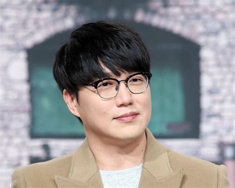 게다가, 성시경 본인에게도 때려는 발연기라는 오명을 듣기도 해서 크나큰 흑역사가 되었고 이후 본격적인 연기 활동을 자제하게 된다. 성시경 "음원 차트 브로커들이 작곡 작사에도 관여한다더라 ...