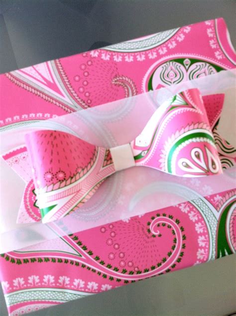 Make A Matching Paper Ribbon Out Of T Wrapping Paper For An Easy And