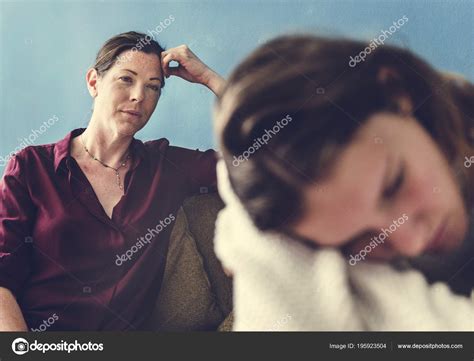 Madre Hija Adolescente Discutiendo Fotografía De Stock © Rawpixel